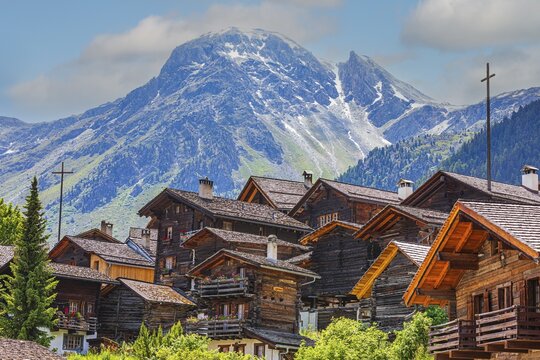 Nested old wooden houses, behind the summit of the Scex de Marenda mountain, historic village centre, Grimentz, Val d'Anniviers, Valais Alps, Canton Valais, Switzerland