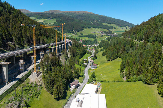 Luftbildaufnahme Baustelle Luegbr&uuml;cke der Brennerautobahn Brenner A13 in Tirol &Ouml;sterreich