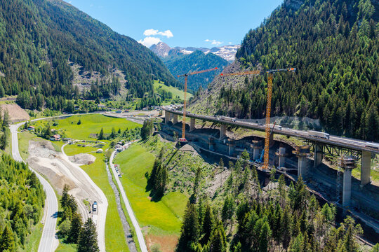Luftbildaufnahme Baustelle Luegbr&uuml;cke der Brennerautobahn Brenner A13 in Tirol &Ouml;sterreich