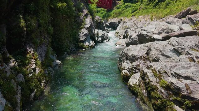 Dolly‑In Shot at Ryuo Gorge, a Popular Railway Photography Spot in Kudoyama, Wakayama, Japan　ドリーイン・鉄道ファンに人気の撮影スポット「龍王渓(りゅうおうけい)」和歌山県九度山町