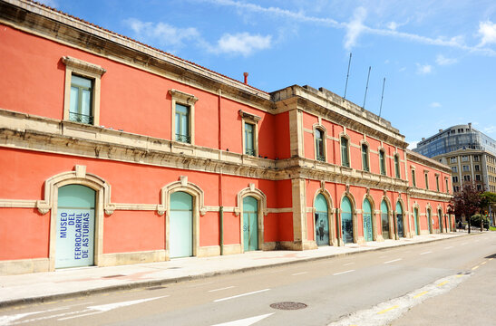 Museo del Ferrocarril de Asturias. Antigua Estaci&oacute;n del Norte de Renfe en Gij&oacute;n, Principado de Asturias, Espa&ntilde;a