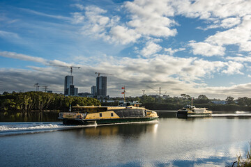 Obraz premium Ferry cruising along the Parramatta River.