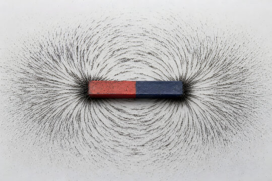 Symmetric magnetic field lines around a bar magnet