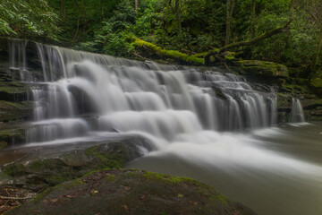 Obraz premium Waterfall along Keeneys Creek in New River Gorge National Park