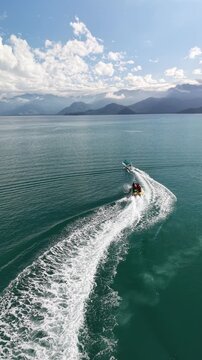 Speedboat Cruising Through Tropical Islands of Paraty Bay | Lancha Navegando Entre Ilhas Tropicais da Ba&iacute;a de Paraty