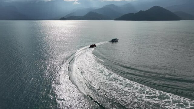 Speedboat Cruising Through Tropical Islands of Paraty Bay | Lancha Navegando Entre Ilhas Tropicais da Ba&iacute;a de Paraty