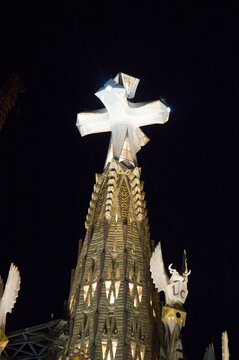 10 de junio de 2026, Barcelona. Inauguraci&oacute;n e iluminaci&oacute;n De la Torre de Jesucristo y su cruz de la Sagrada Familia de Gaud&iacute;. 