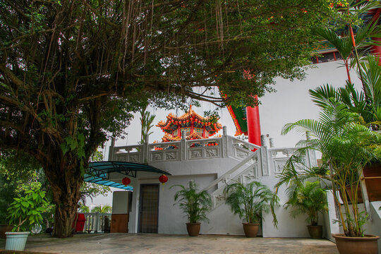 largest Buddhist temple Thean Hou Kuala Lumpur. facade decorated Chinese denlong