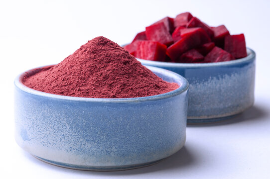 Beetroot powder with chopped beetroot