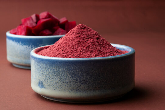 Beetroot powder with chopped beetroot