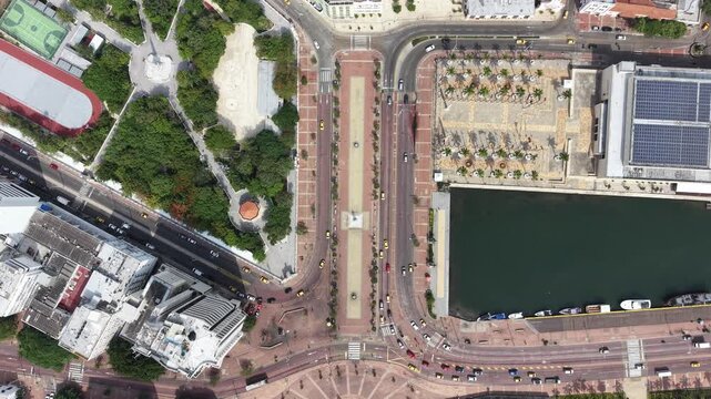 Cartagena: Centro Hist&oacute;rico, Bah&iacute;a y Entrada a Bocagrande | Aerial View of the Historic Center, Bay and Bocagrande Entrance, Colombia.
