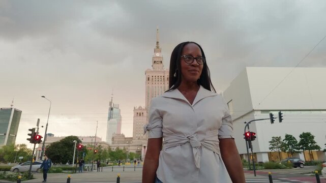Elegant woman wearing glasses smiling in the city center
