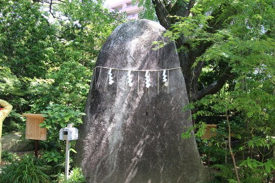 福岡市の鳥飼八幡宮の勝軍岩