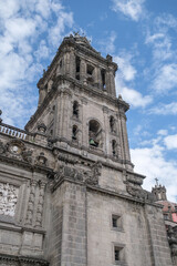 Fototapeta premium Mexico City's Zócalo Cathedral: A landmark building and scenic view