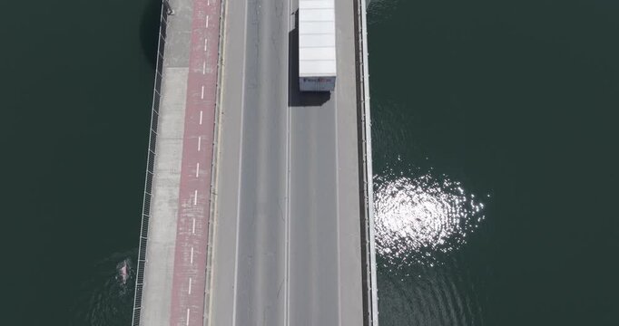 Puente rio