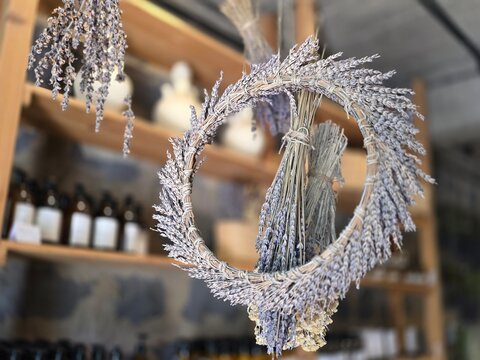 maiden wreath .