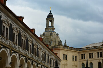Fototapeta premium The courtyard of the Dresden Castle overlooking the famous stone dome of the Frauenkirche under a gloomy sky