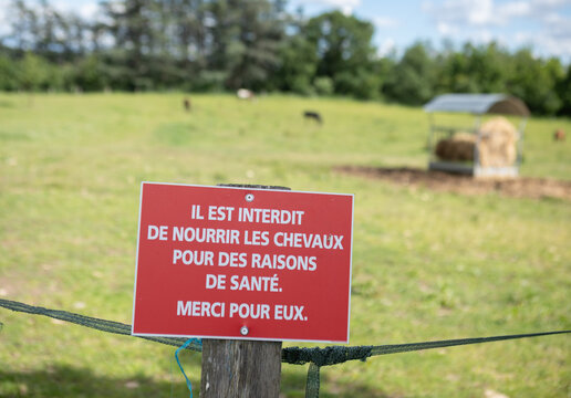panneau indiquant une interdiction