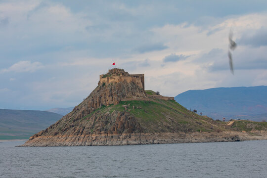 Pertek is located in the south of Tunceli province. It is separated from the Elazığ province by the Keban Dam Lake.