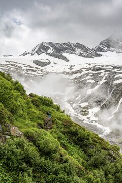 Mountaineers on a hiking trail, in the background glaciated peak Dosso Largo and glacier Schlegeiskees, cloudy atmospheric mountain landscape, ascent to Furtschaglhaus, Berliner H&ouml;henweg, Zillertal, Tyrol, Austria