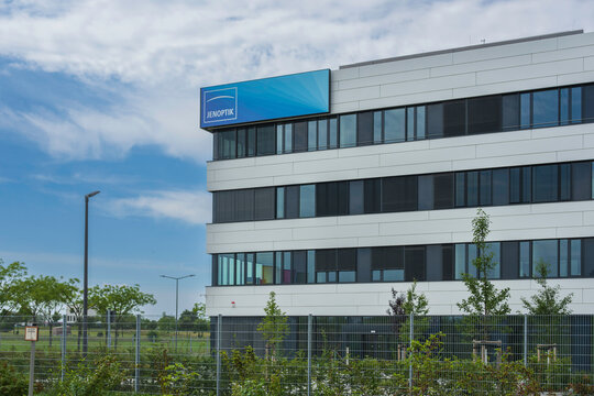 Deutschland , Dresden , 20.07.2025 , Das Logo von Jenoptik am neuen Jenoptik-Fab