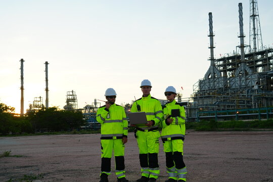 The team of consultants consists of male engineers, male foremen, and female engineers, wearing jackets and safety helmets, and working as inspectors and consultants, performing part-time maintenance 