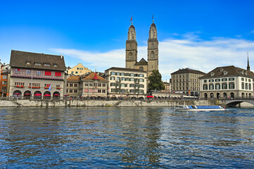 Obraz premium Grossmunster Church with Limmat River and Waterfront Architecture in Zurich