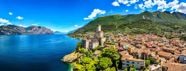Fototapeten Mediterranes Europa View of Malcesine on the shore of Lake Garda, Italy  © monticellllo