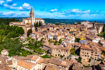 Obraz premium View of Todi, a town in the province of Perugia, Umbria, Italy