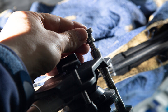 Repair of chips and cracks on car windows. Repair of windshields
