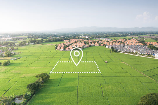 Surveyed land plot within green fields featuring GPS location marker and parcel boundary. Real estate concept highlighting land surveying, cadastral mapping, development potential and zoning analysis.