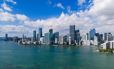 Obraz premium Miami Brickell skyline with residential buildings. Miami aerial cityscape with skyline. Miami waterfront skyline with buildings. Miami urban skyline with business district.