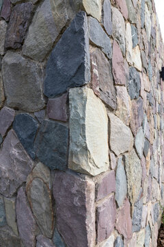 Detalle de muro de piedra. casa moderna. arquitectura