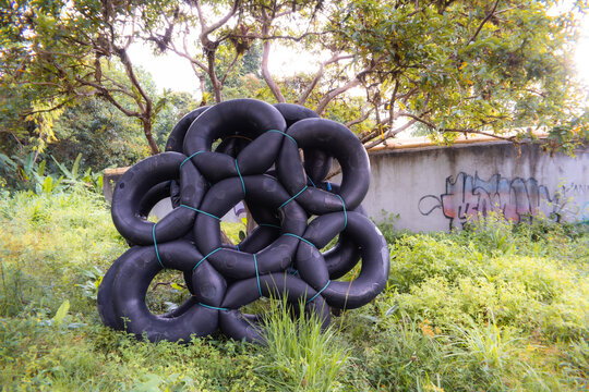 Pneus assembl&eacute;s pour descente en rafting en Equateur
