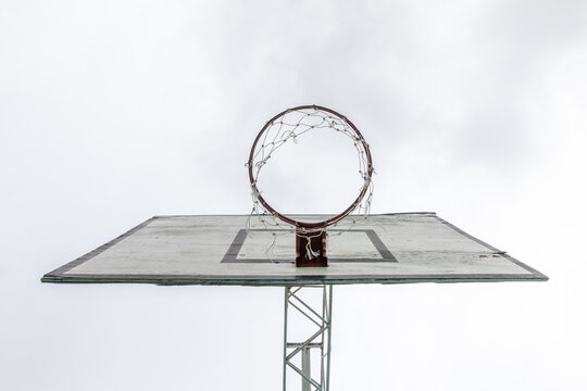 Plano Contrapicado detalle de Cesta de basquet