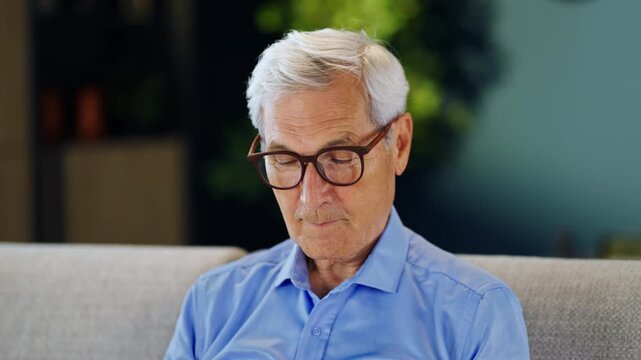 Senior citizen using a smartphone to pay household expenses and track finances. Mobile payments, online banking and retirement budgeting.Varijanta 4