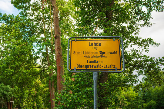 Ortseingangsschild von Lehde , einem Ortsteil von L&uuml;bbenau