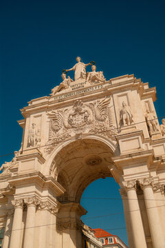 Iconic Pra&ccedil;a do Com&eacute;rcio and Rua Augusta Arch in Lisbon