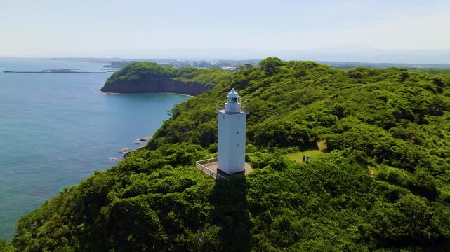 加佐の岬灯台と日本海の絶景 ドローン空撮 右旋回 / Aerial drone orbiting right around Cape Kasa lighthouse with a scenic view of the vast Sea of Japan