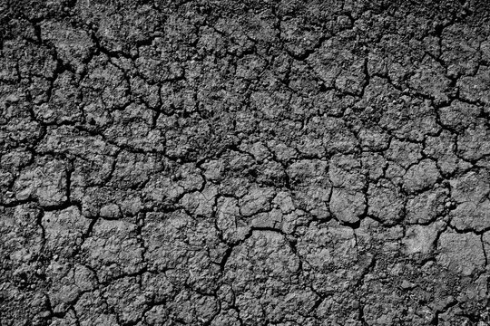 Crack cracked texture lines isolated on black land soil background grunge style cracked texture with cracked pattern abstract backdrop Black white cracked earth texture with dry dried ground pattern
