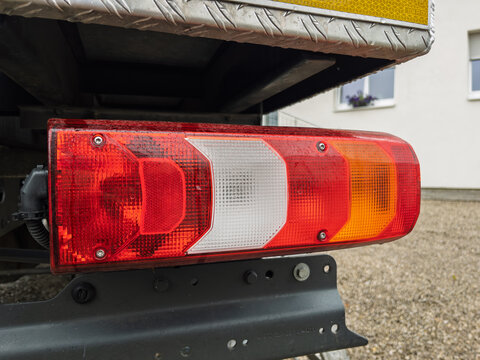 Reflective Trailer Brake Light Indicator on Vehicle