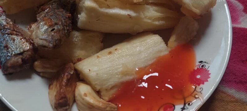 Fried cassava, chili paste and fried fish on the plate look delicious. 