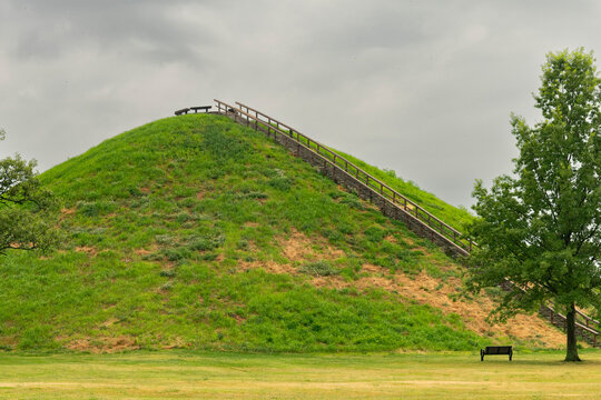 The Miamisburg Mound rises 65 feet above the Miami River Valley near Warren, Ohio. The largest burial mound in the eastern United States, it is 800 feet in circumference.