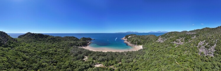 Fototapeta premium Spectacular aerial parorama of Florence Bay Magnetic Island Queensland Australia