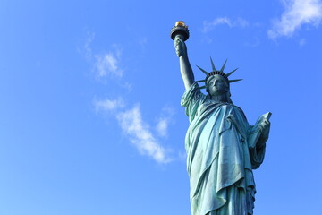Low-Angle View of the Statue of Liberty Under Vibrant Blue Sky in New York City © Jimrock