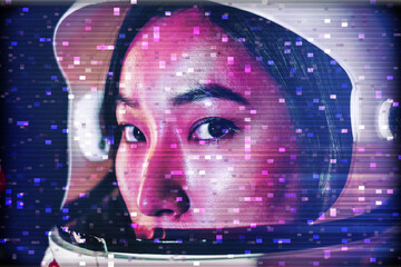 Close-up of an Asian female astronaut in a futuristic helmet © Rawpixel.com