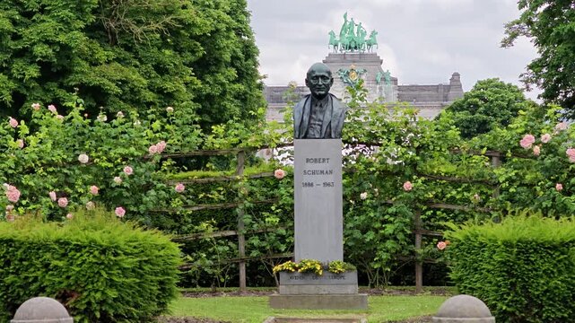 4K video of the bronze monument bust of Robert Schuman in the Cinquantenaire Park in Brussels. Founder of the European Union and European instutions.