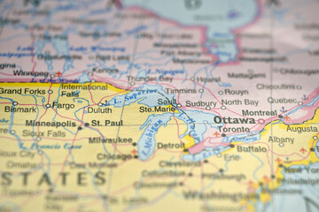 Obraz premium Sault Ste. Marie Highlighted on Blurred World Map – Great Lakes Border City Location Concept