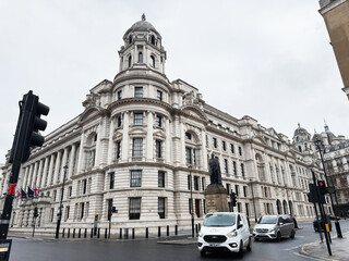 Naklejka premium Grand historic Old War Office Building government building with statue and traffic in London, UK