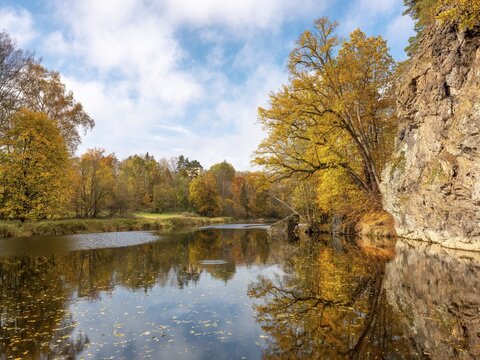 Steep rock at the river Saale in the Saale valley near Hirschberg in autumn, Hirschberg, Thuringia, Germany